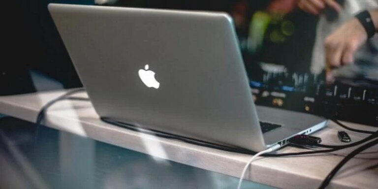 Плохо ли оставлять MacBook постоянно включенным?  (Правда)